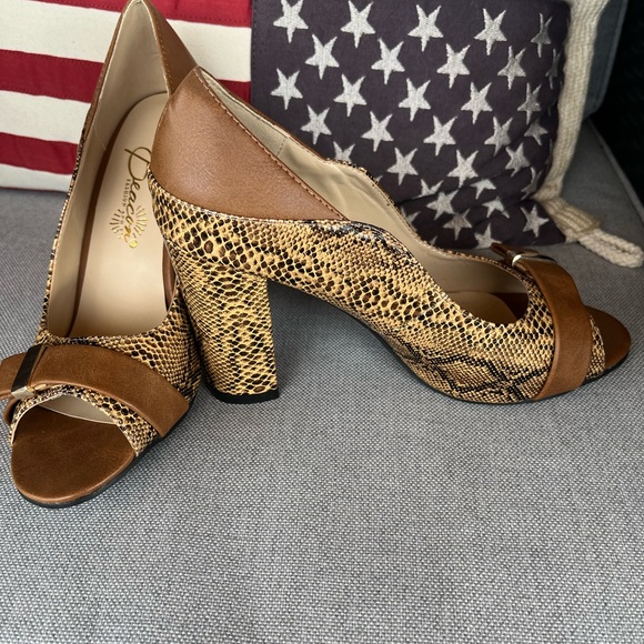 Beacon Passion Snakeskin Heels - Size 7 - Picture 4 of 7
